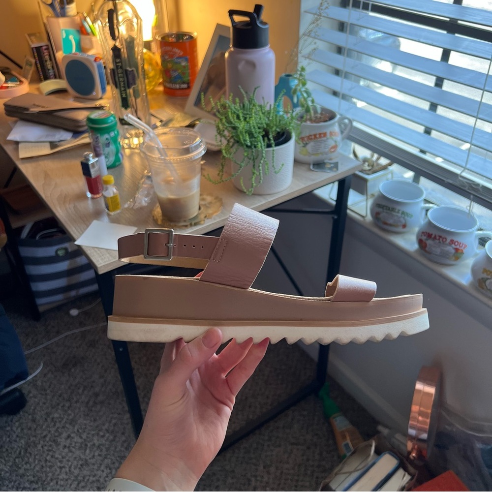 PLATFORM TAN SANDALS - Picture 2 of 4